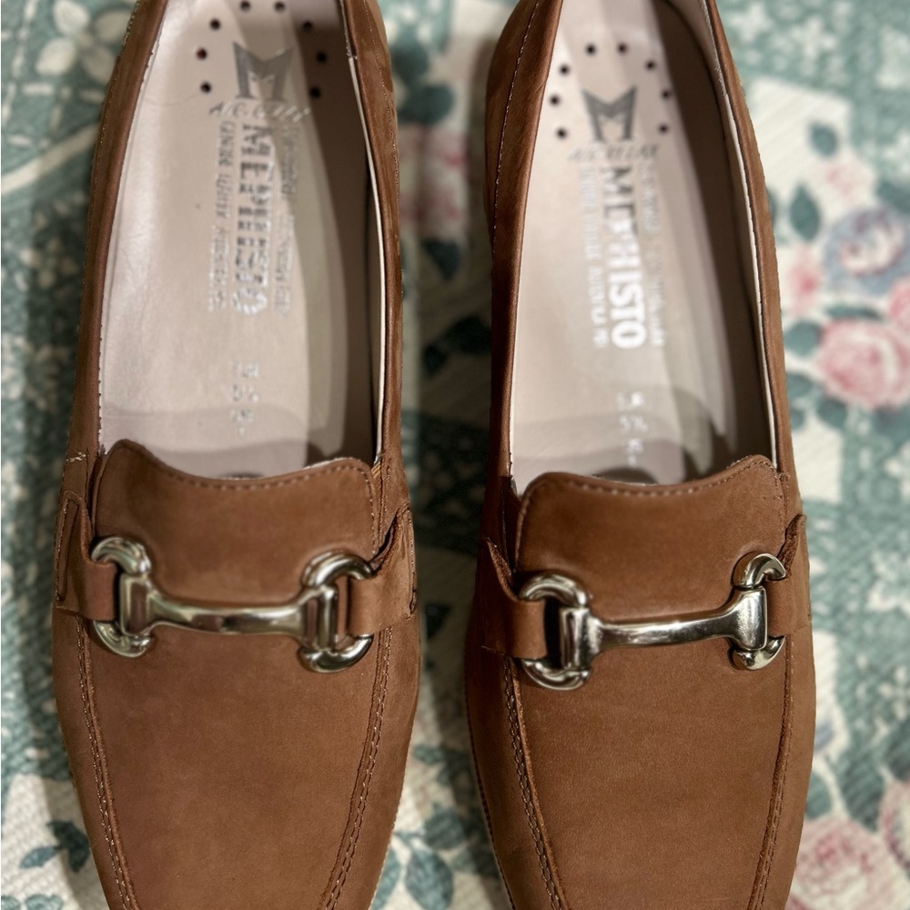Ladies Mephisto Tan Leather Loafers with Silver accents size 8